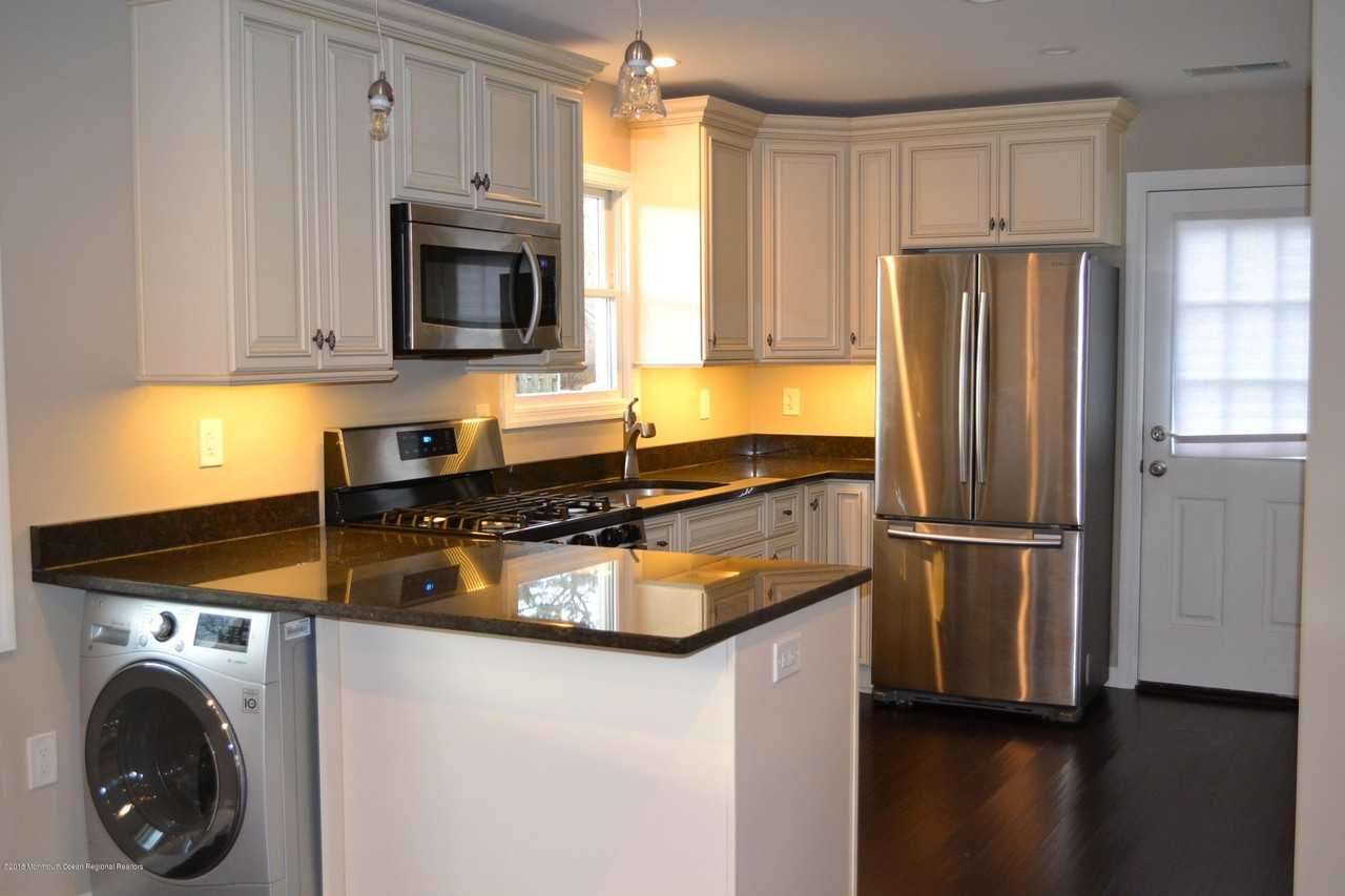 3147 Hiawatha Ave - Photo 2 of 18