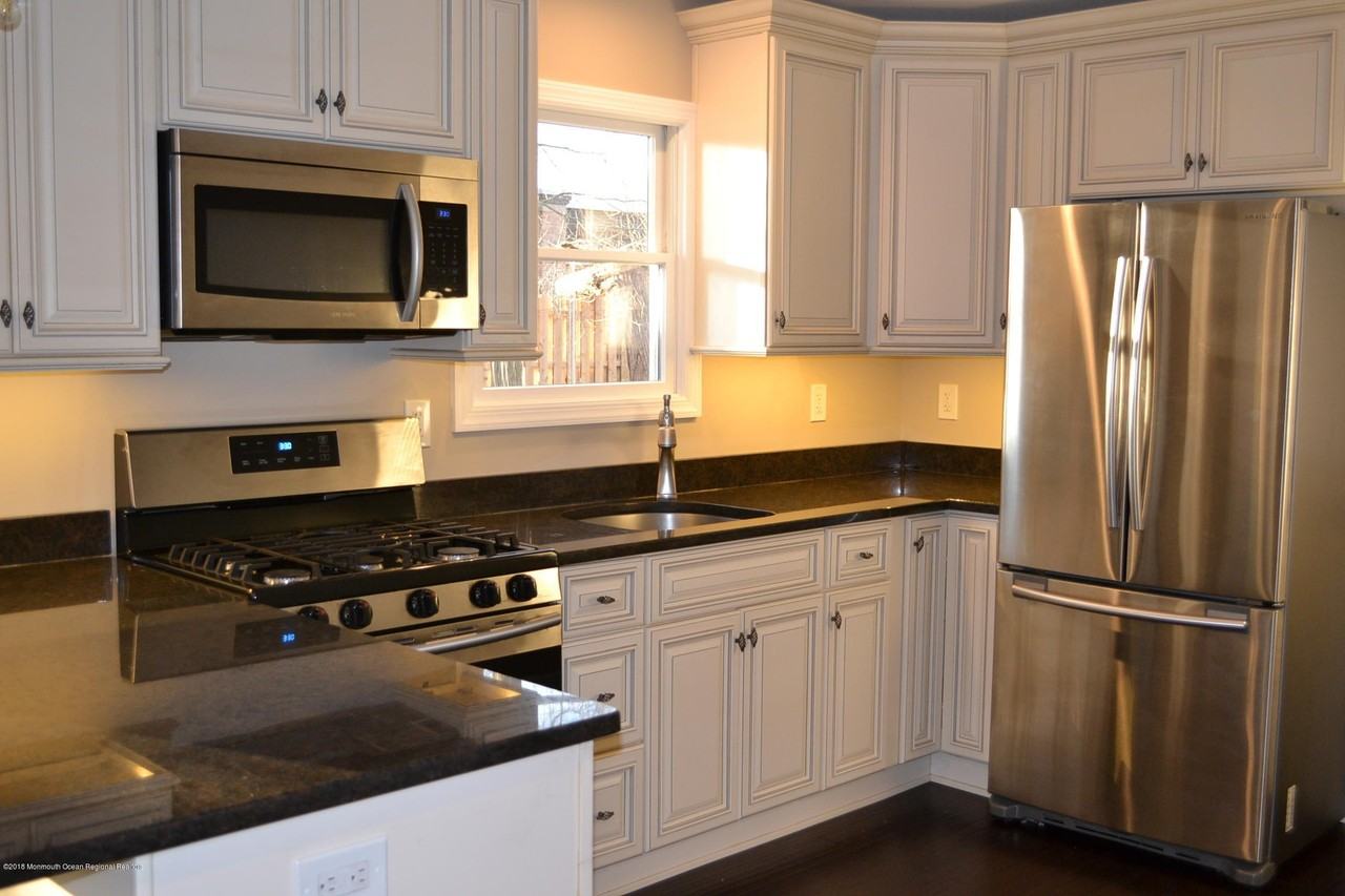 3147 Hiawatha Ave - Photo 3 of 18