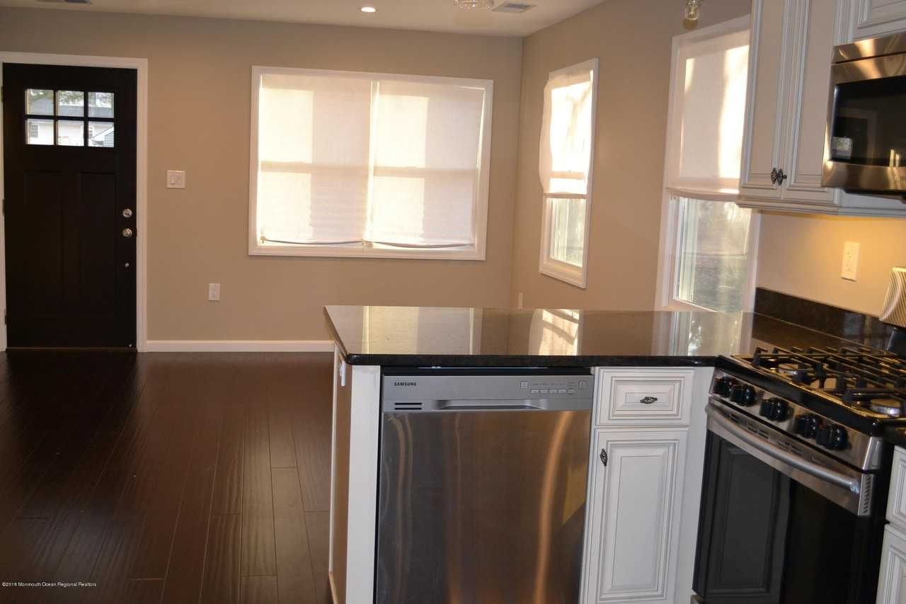 3147 Hiawatha Ave - Photo 5 of 18