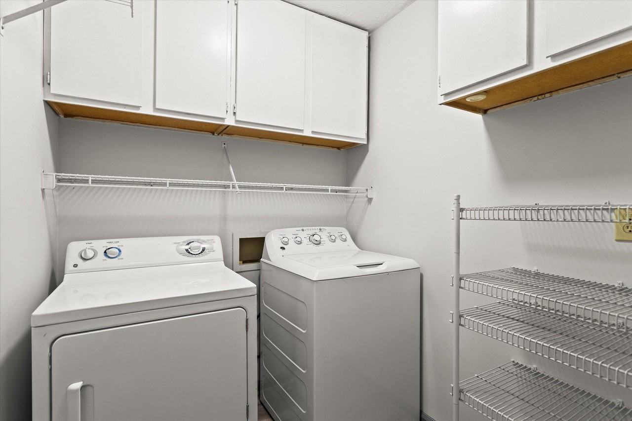 Hillside Pl Se - Photo 2 of 28