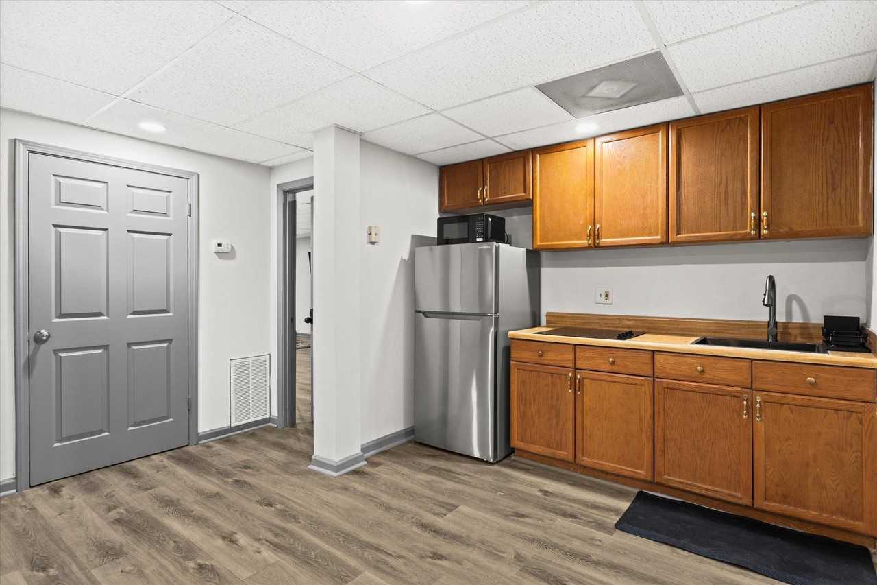 Hillside Pl Se - Photo 5 of 28