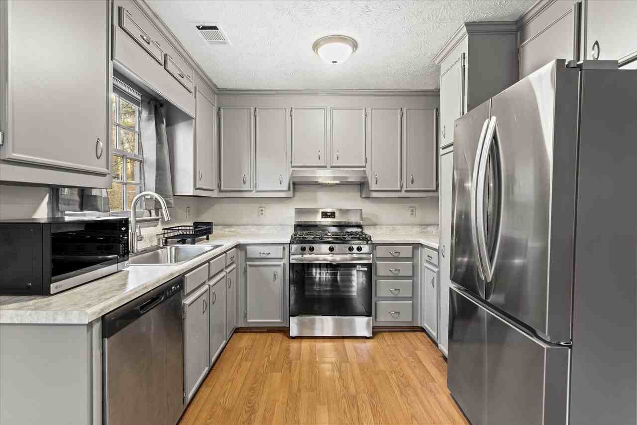 Hillside Pl Se - Photo 6 of 28