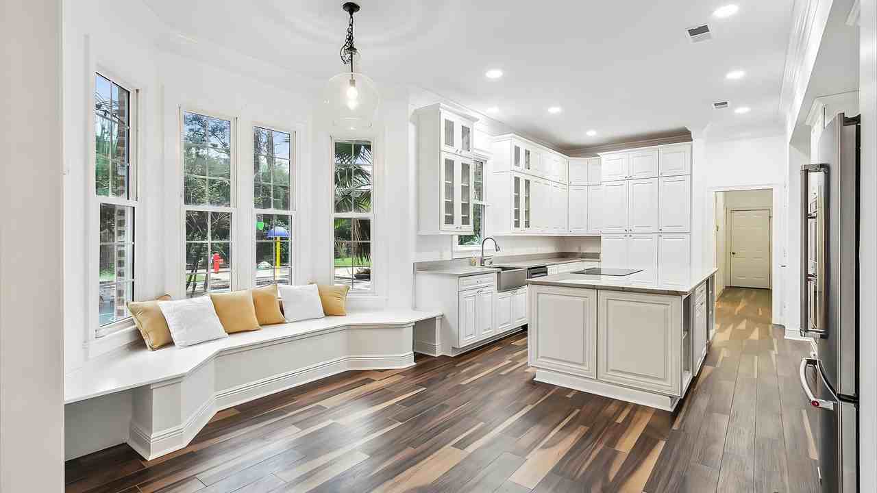 Rue De La Paix - Photo 2 of 11