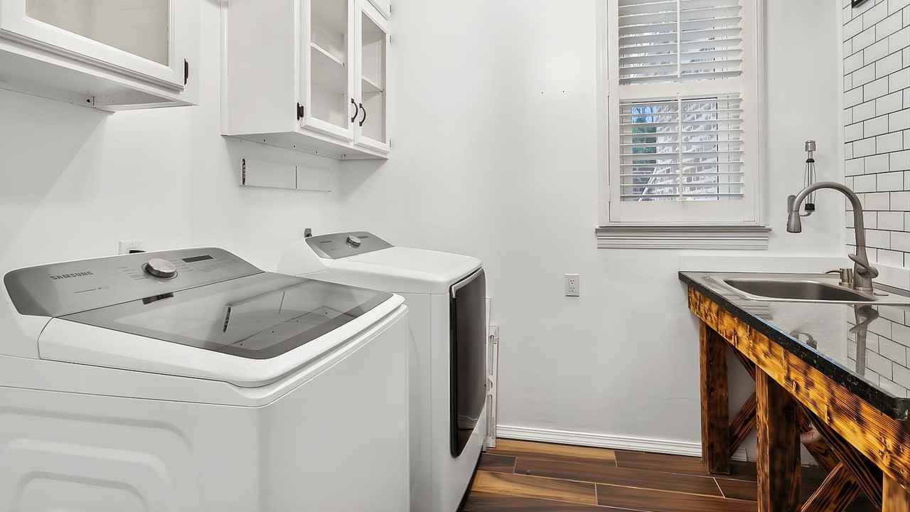 Rue De La Paix - Photo 3 of 11