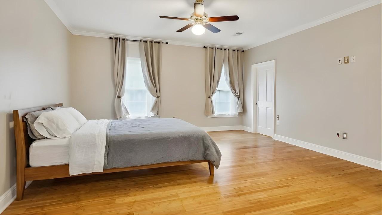 Rue De La Paix - Photo 6 of 11