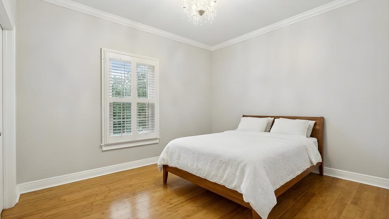 Rue De La Paix - Photo 7 of 11