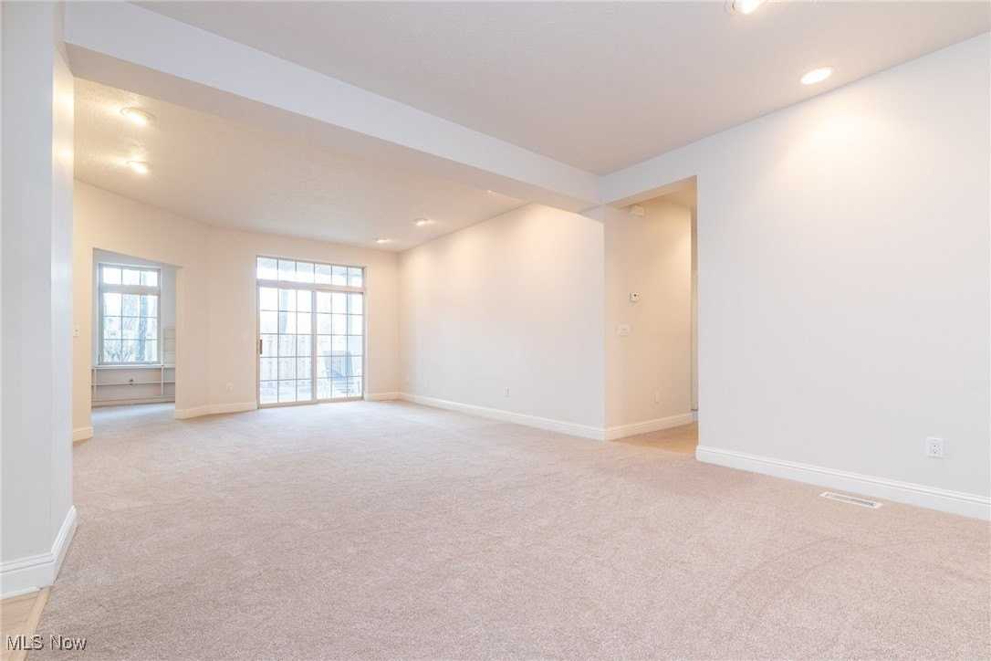 3194 Richmond Rd - Photo 5 of 35