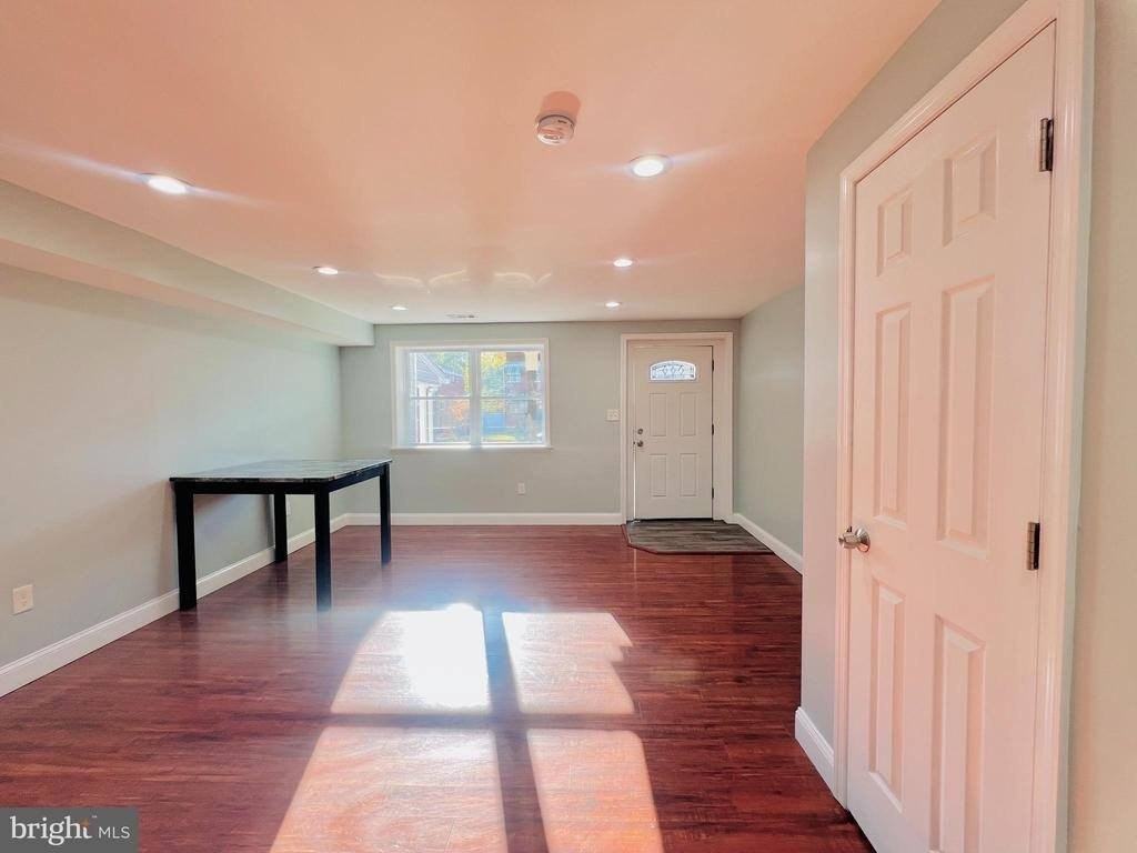 4045 Saint Monica Dr - Photo 3 of 16