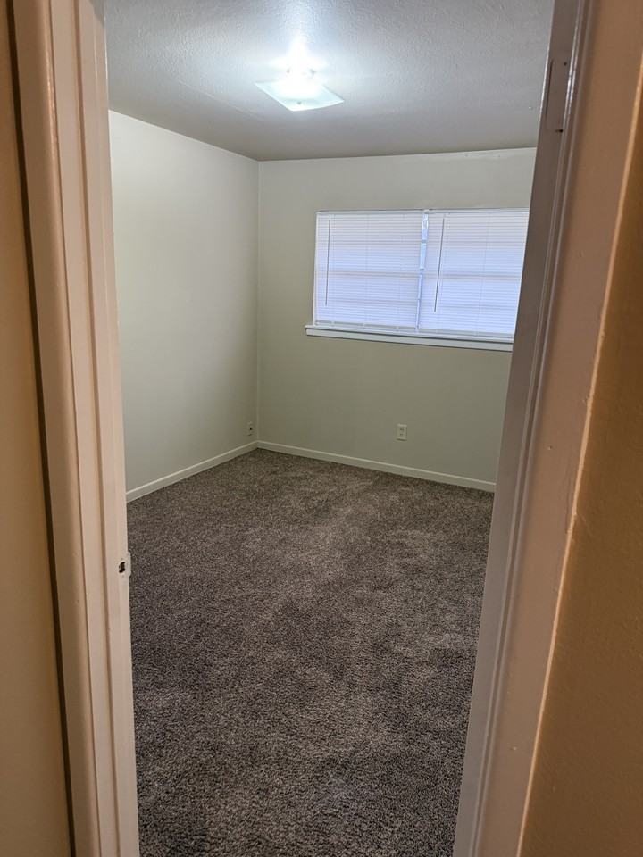 910 W Lennon Dr #NA - Photo 5 of 5