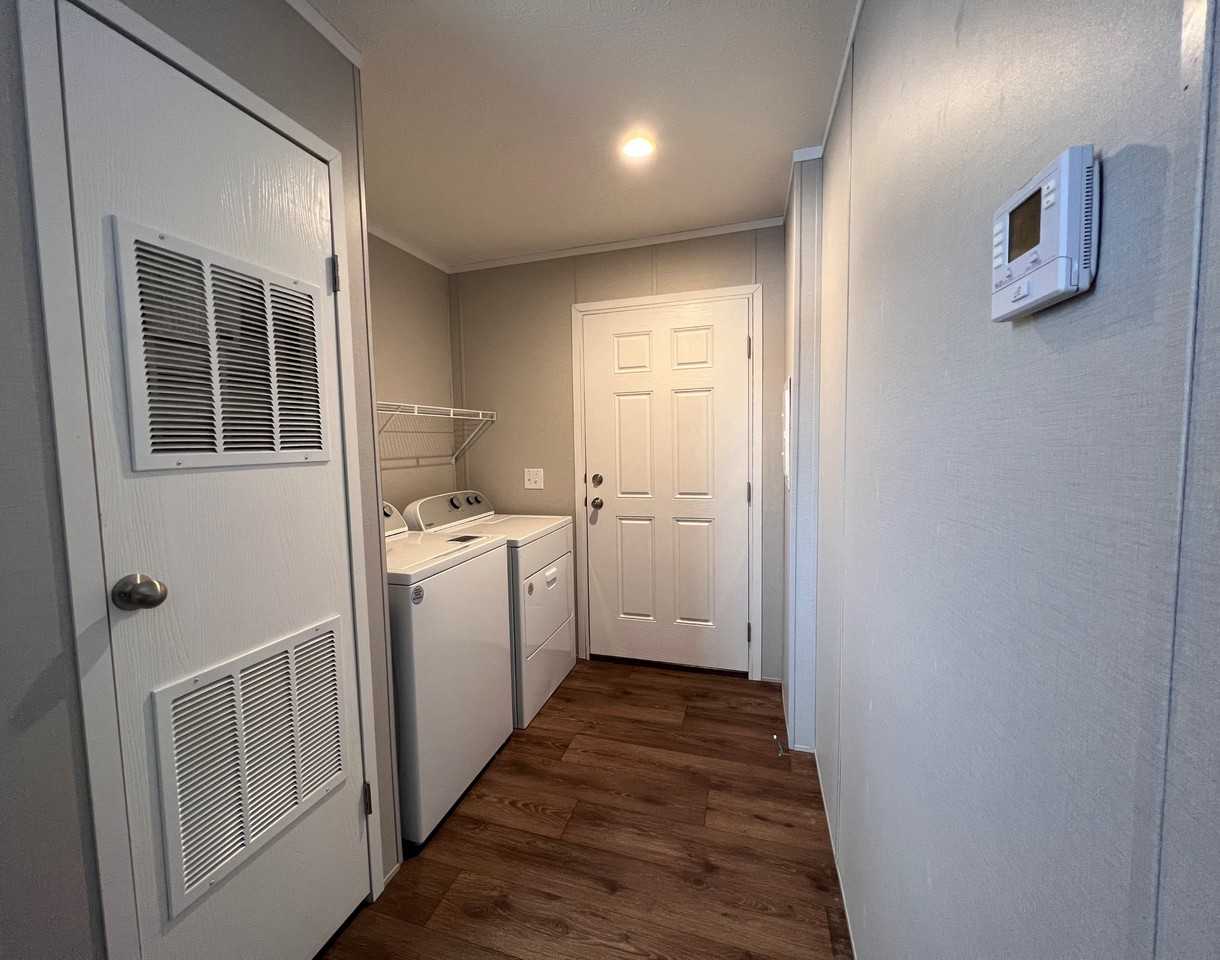 2329 Catalpa St #71 - Photo 5 of 7