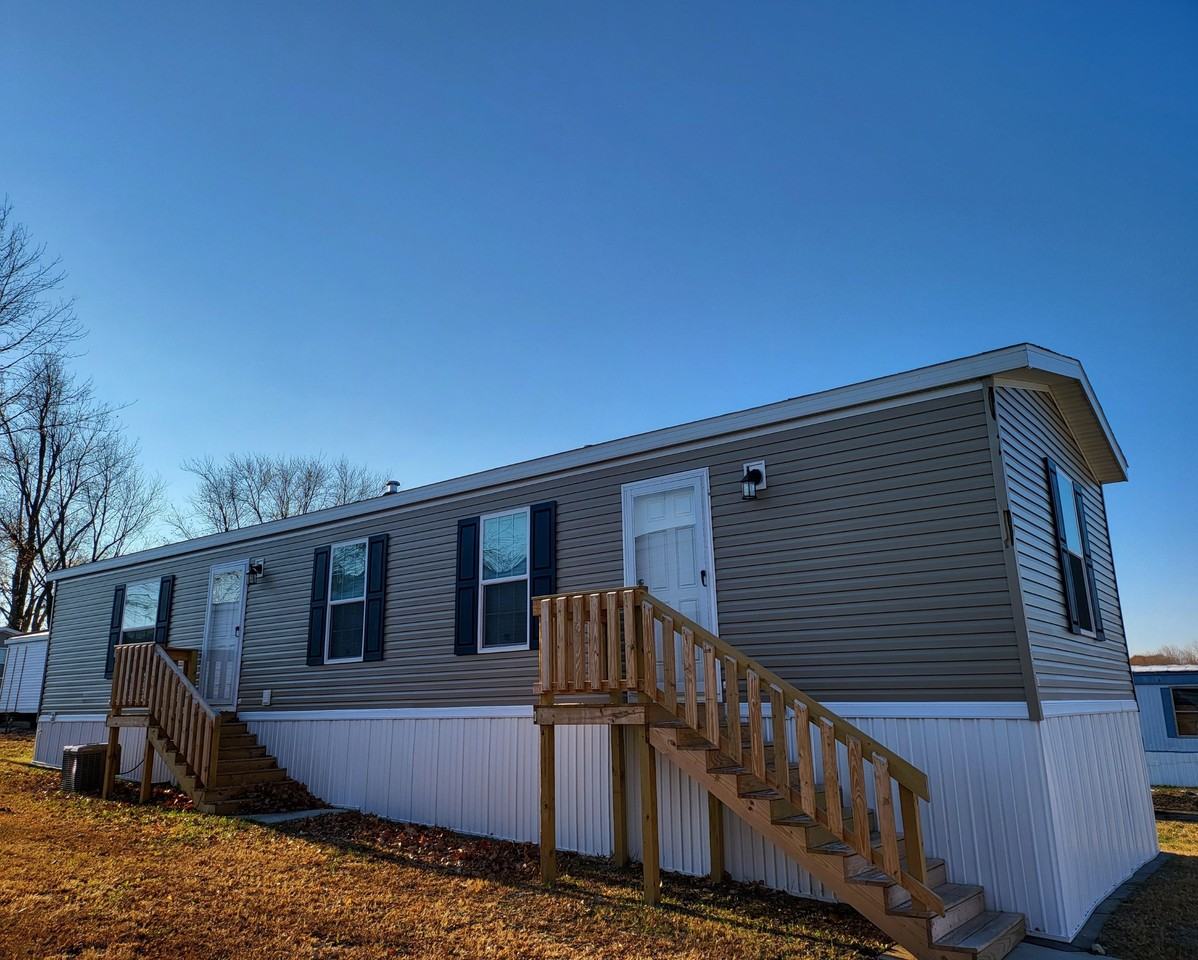 2329 Catalpa St #71 - Photo 6 of 7