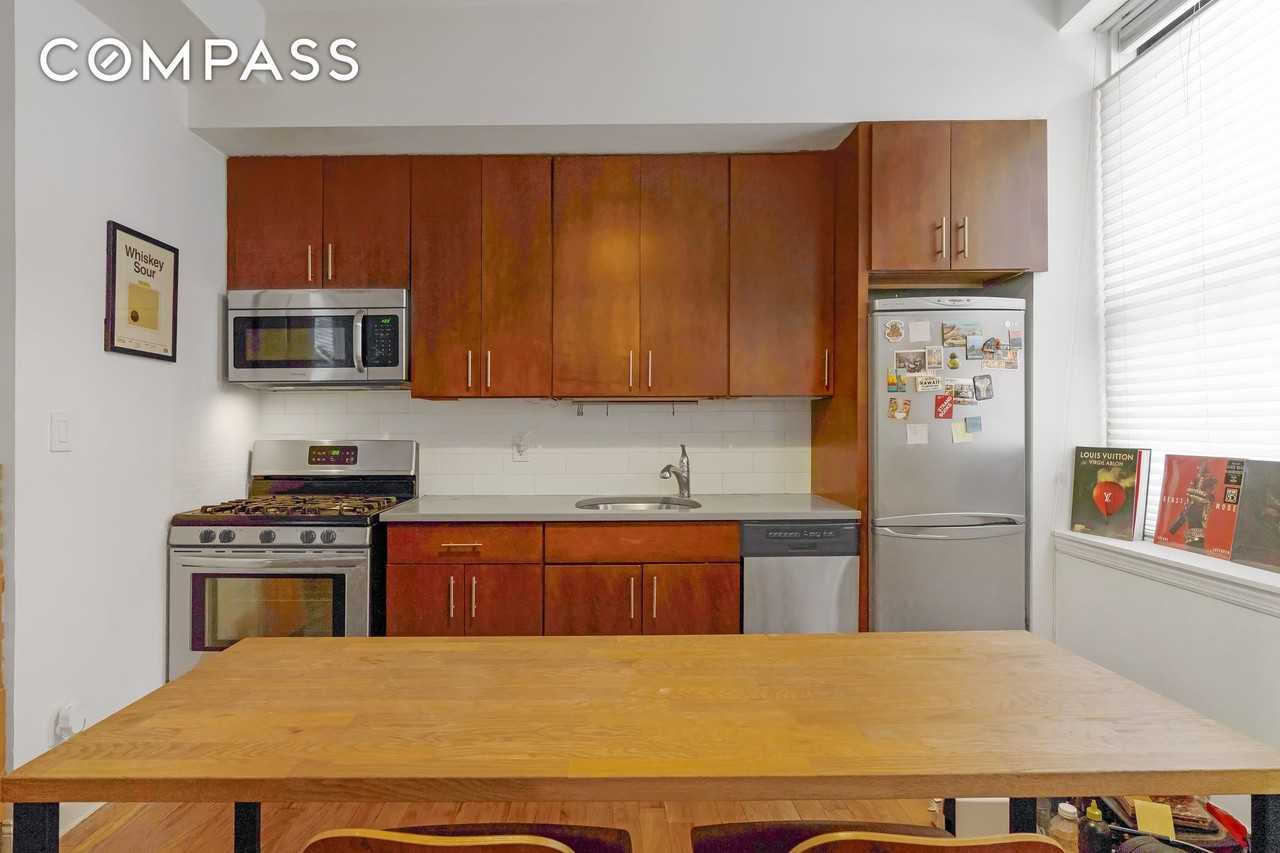 439 Hicks St #1B - Photo 2 of 7