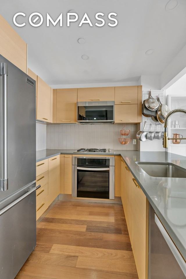 181 Clermont Ave #411 - Photo 4 of 14