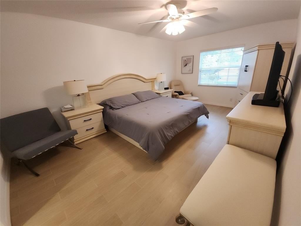 6437 Bay Club Dr #4 - Photo 4 of 33