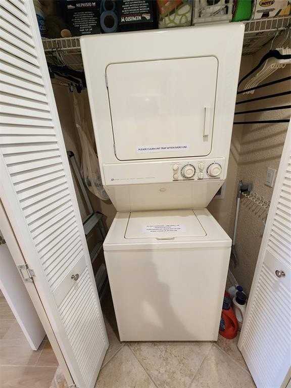 6437 Bay Club Dr #4 - Photo 6 of 33