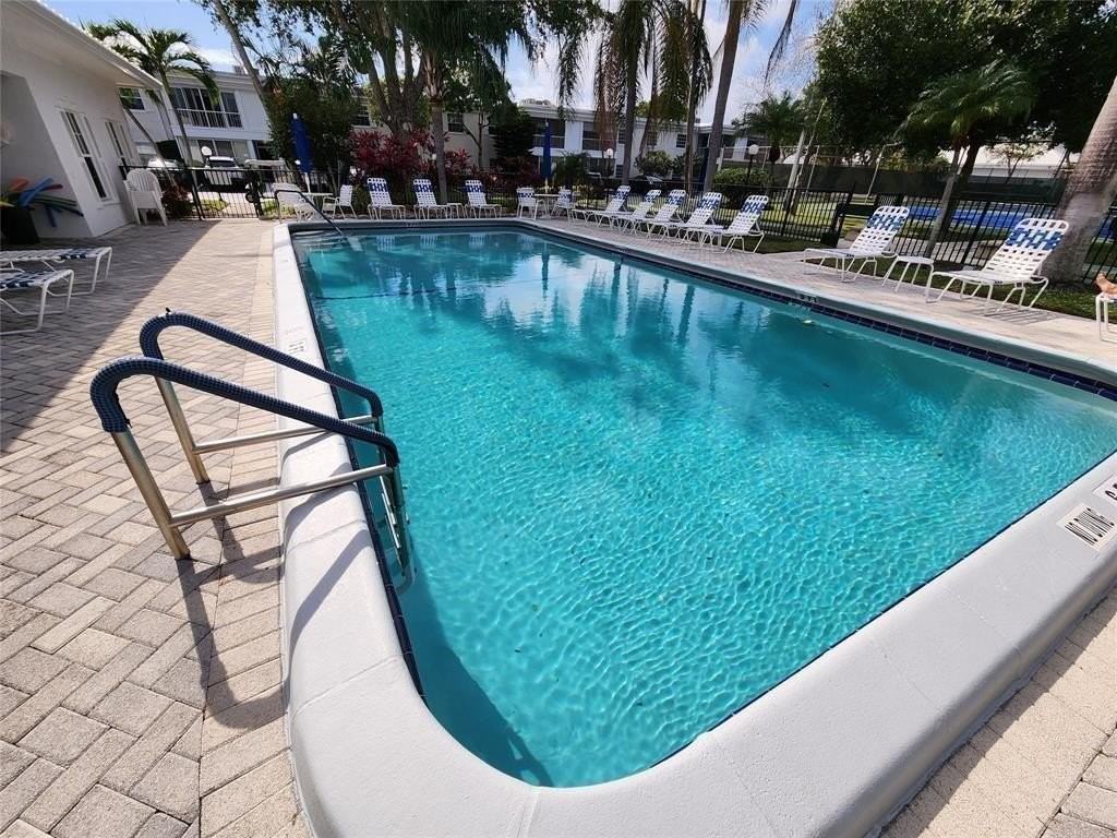 6437 Bay Club Dr #4 - Photo 7 of 33