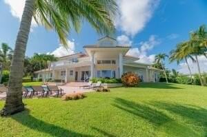 901 Se Riverside Dr - Photo 3 of 50