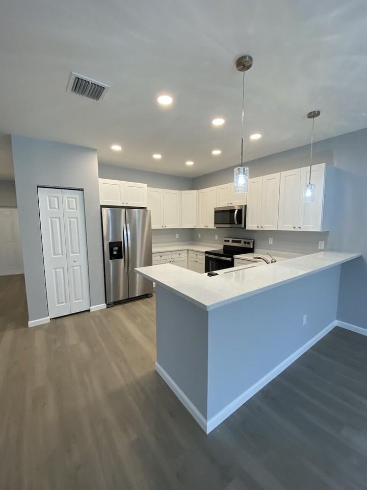 514 Nw 11th Ave - Photo 2 of 18