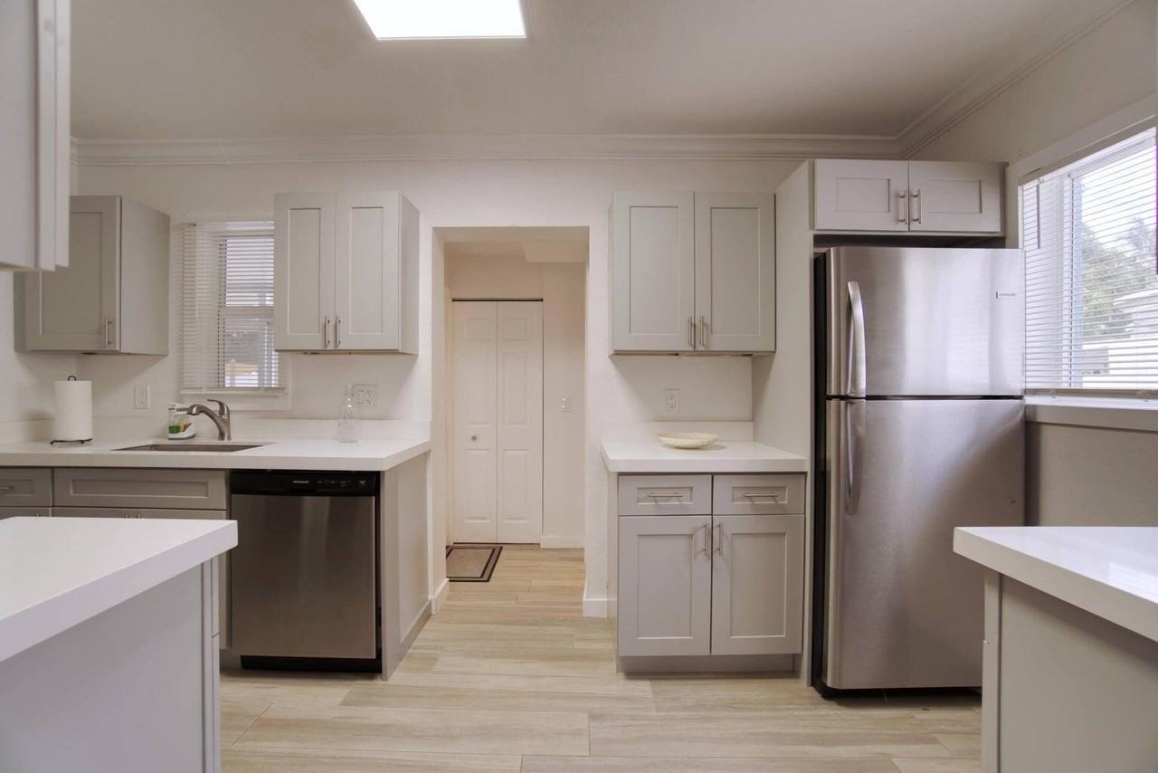 1617 Nw 5th Ave - Photo 3 of 16