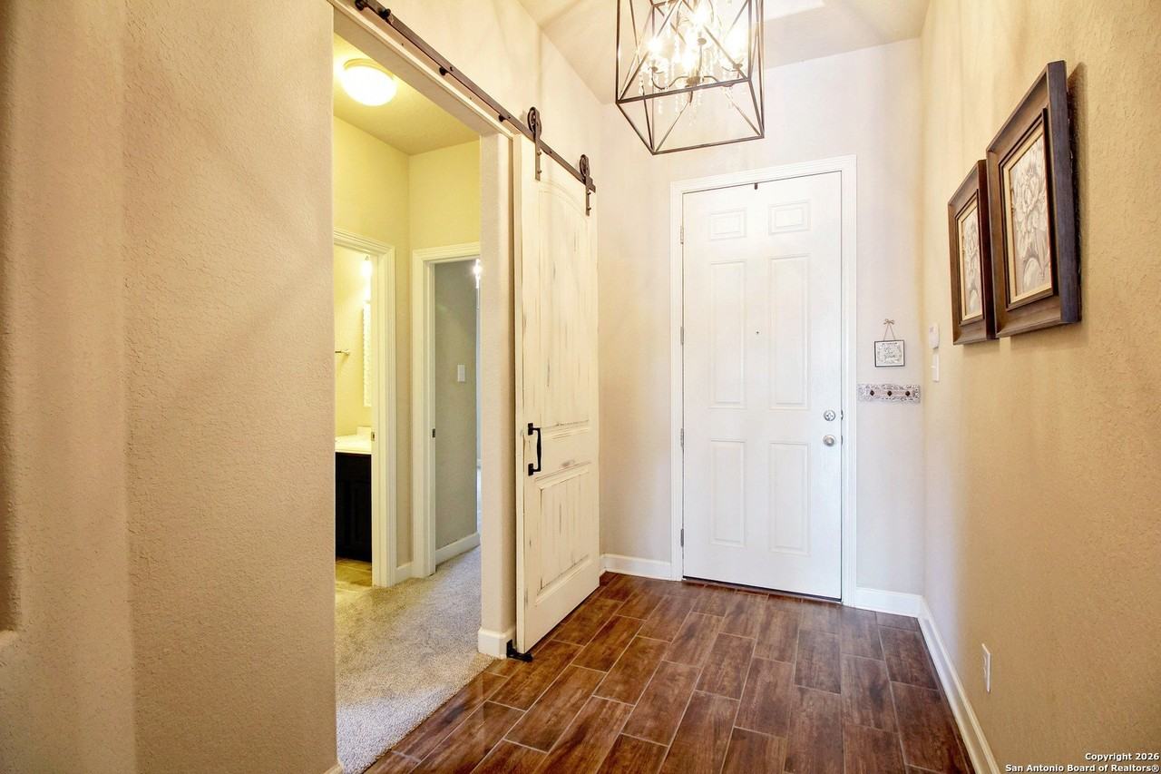 1024 Water Oak - Photo 3 of 40