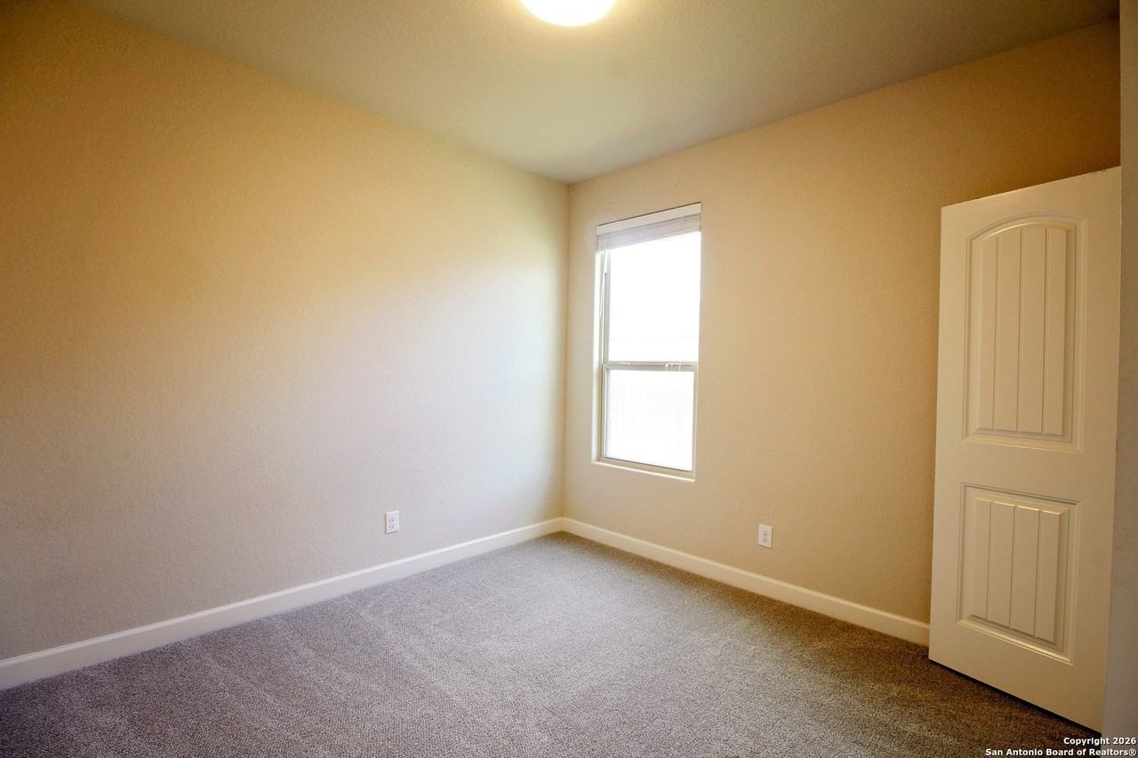 1024 Water Oak - Photo 4 of 40