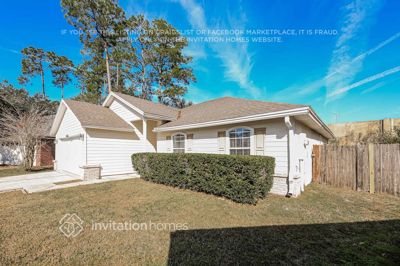 11265 Finchley Ln - Photo 3 of 17