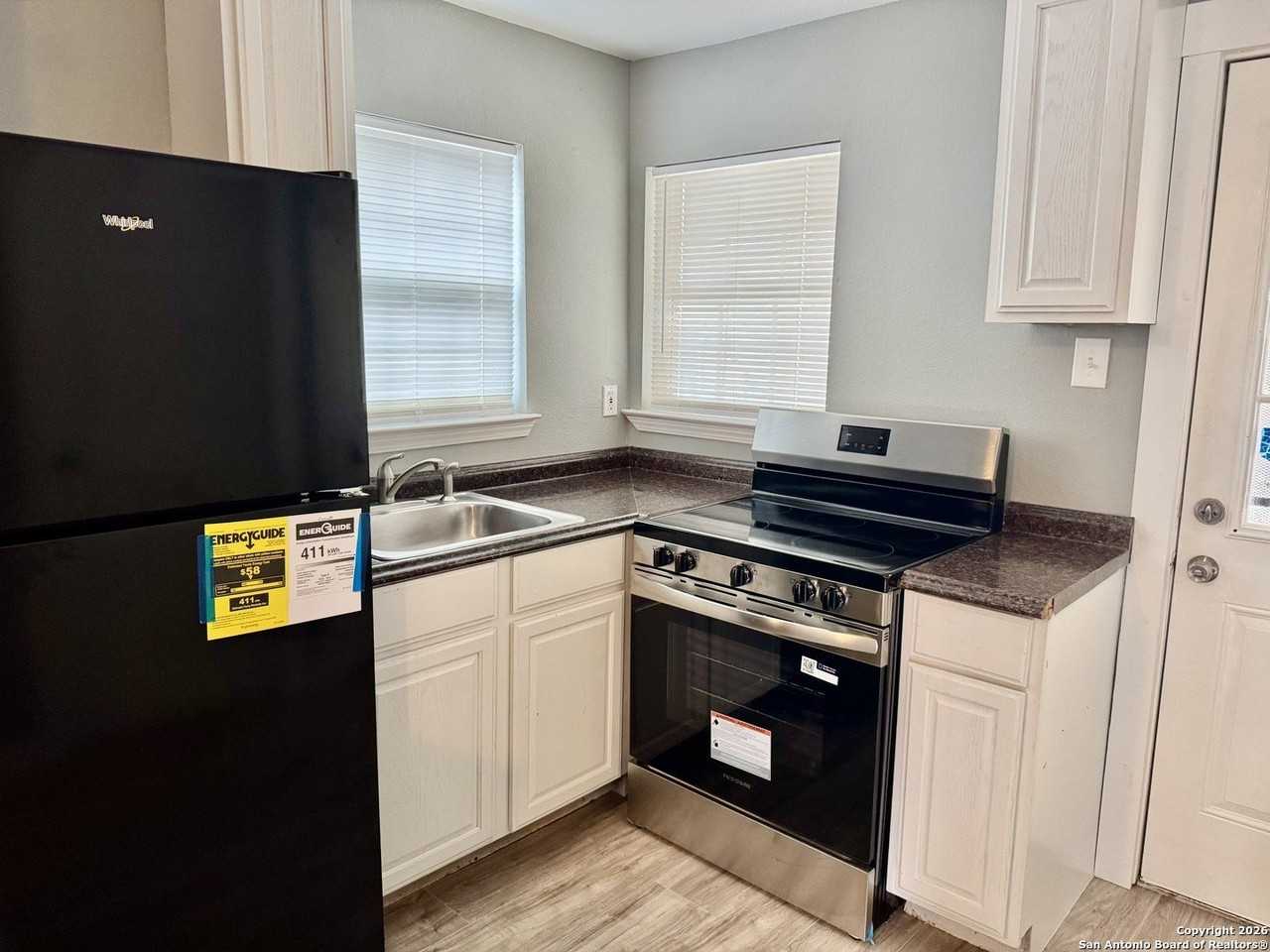 807 E Southcross Blvd Apt 1 #1 - Photo 5 of 6