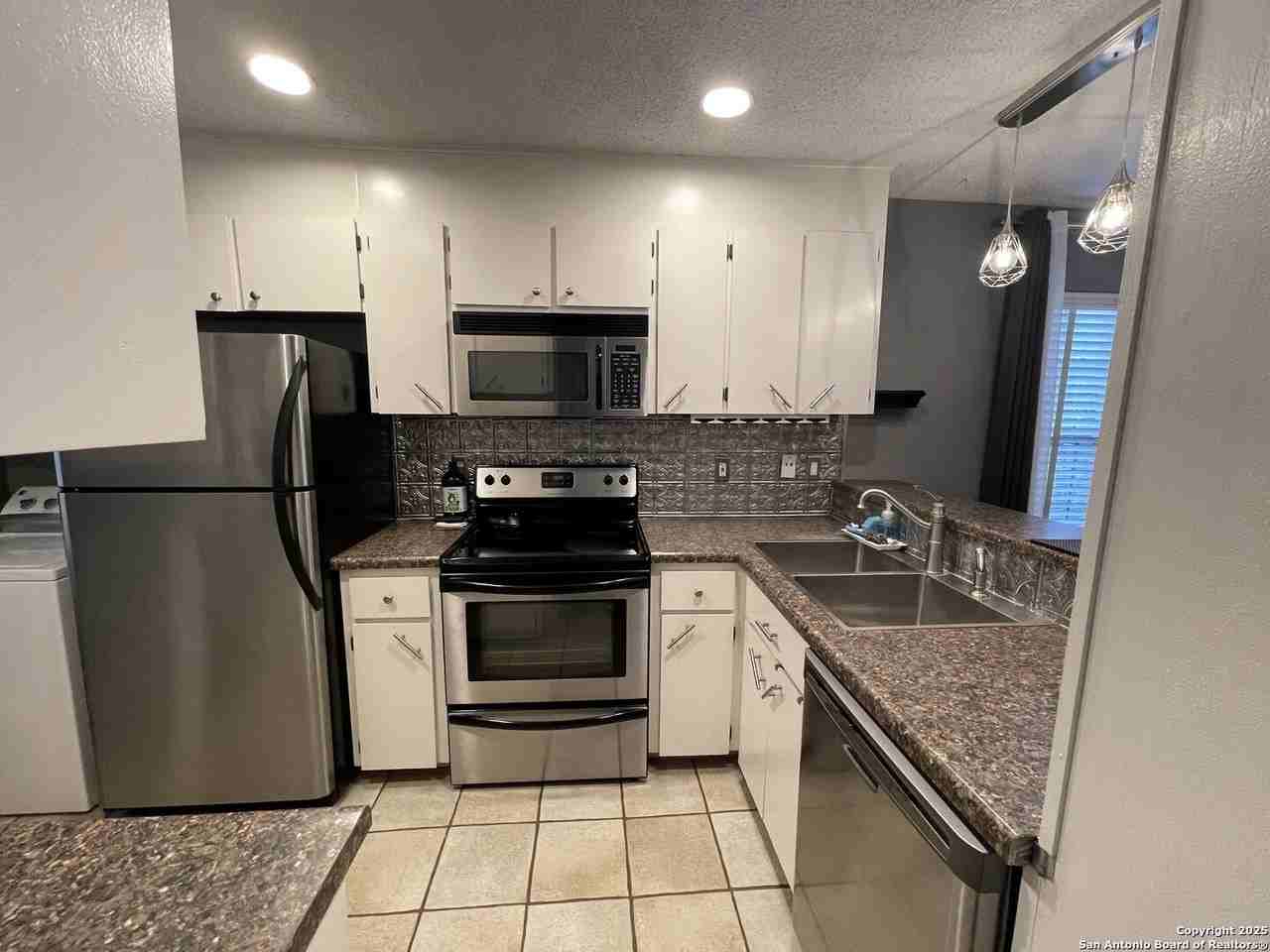 11815 Vance Jackson Rd Apt 601a #601A - Photo 3 of 24