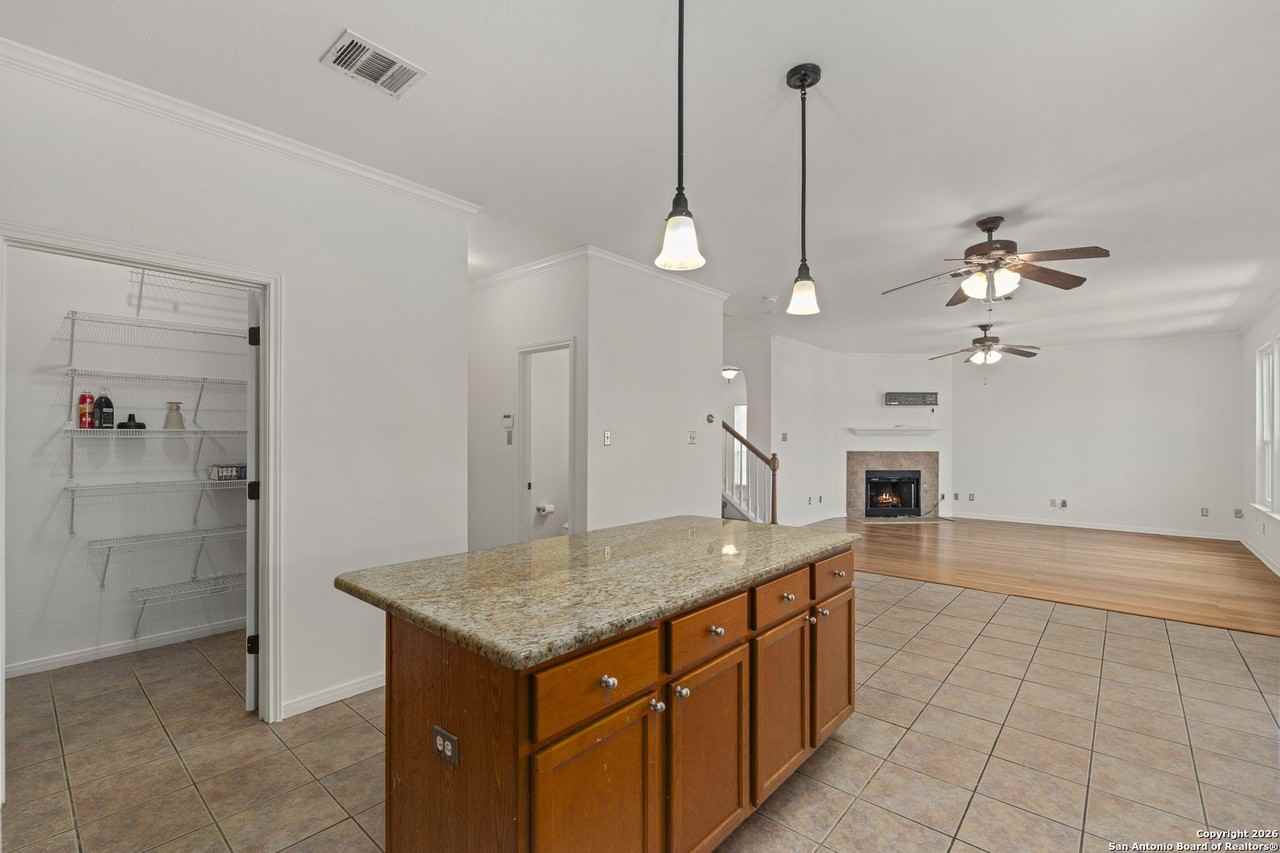 815 Windhurst - Photo 7 of 27