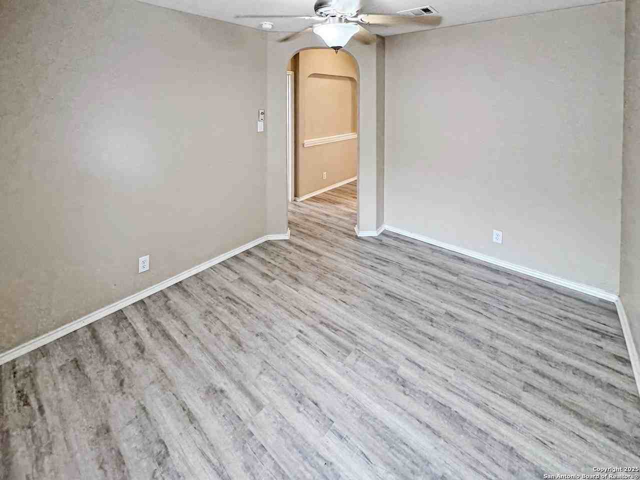 312 Hummingbird Dr - Photo 5 of 20