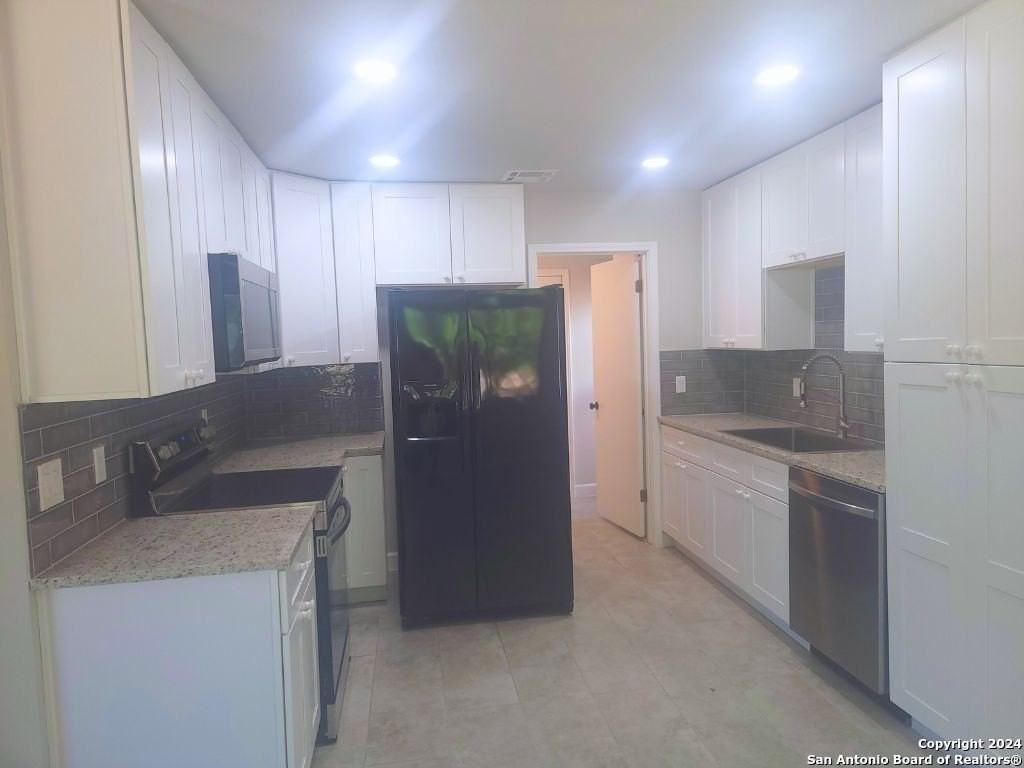 8842 Thatch Dr - Photo 3 of 25