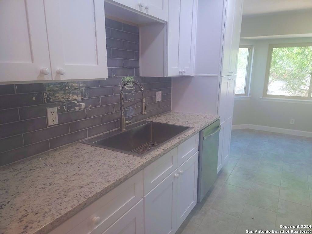 8842 Thatch Dr - Photo 4 of 25