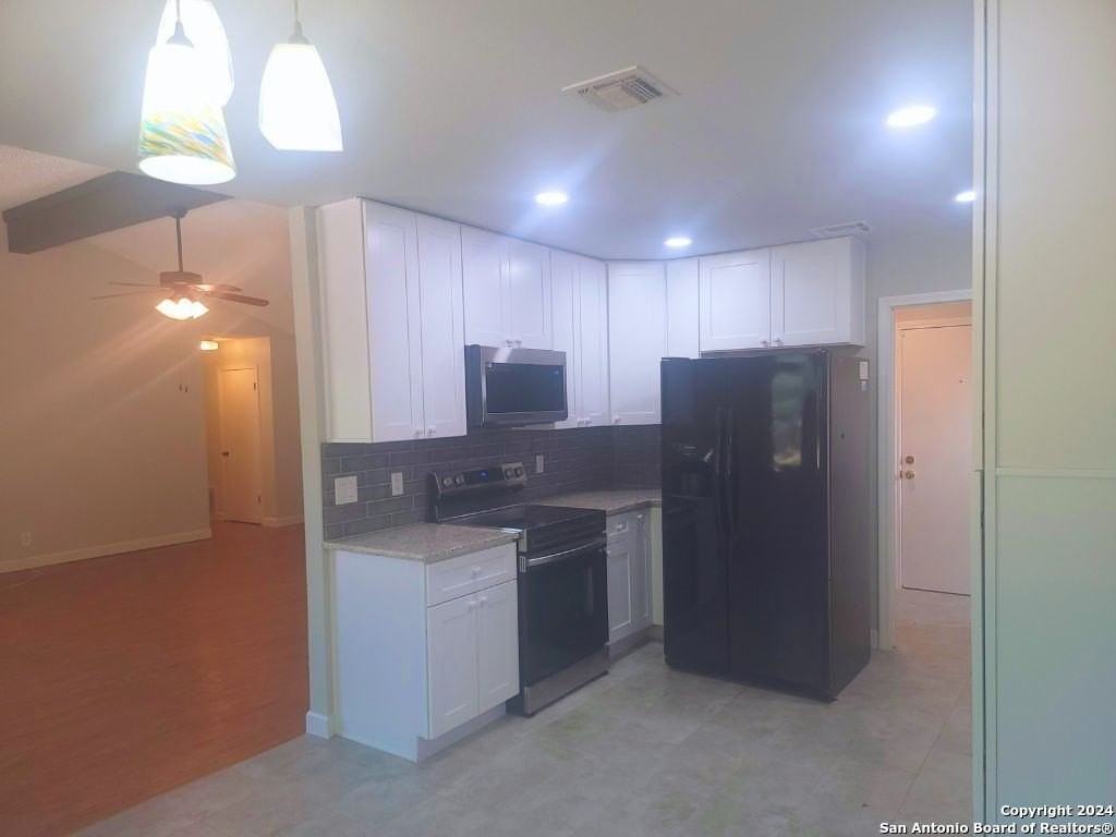 8842 Thatch Dr - Photo 5 of 25