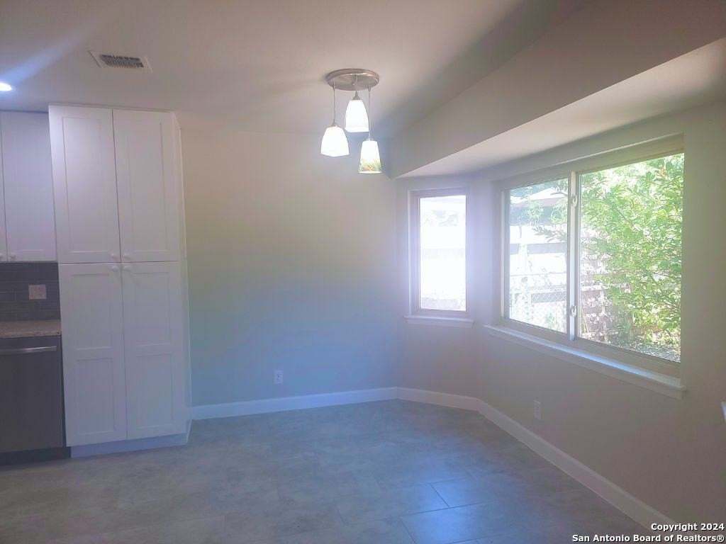 8842 Thatch Dr - Photo 7 of 25