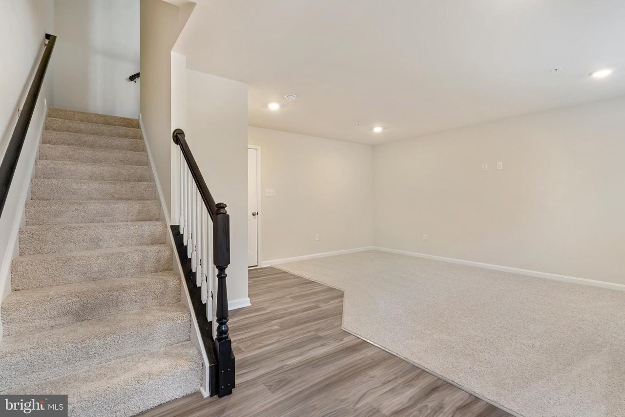 7106 Delegate Pl - Photo 4 of 33