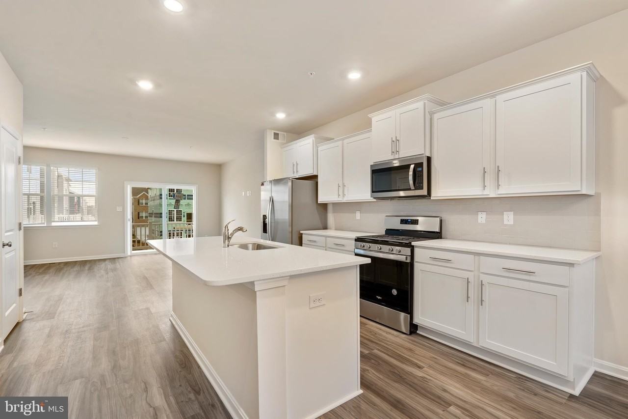 7106 Delegate Pl - Photo 5 of 33