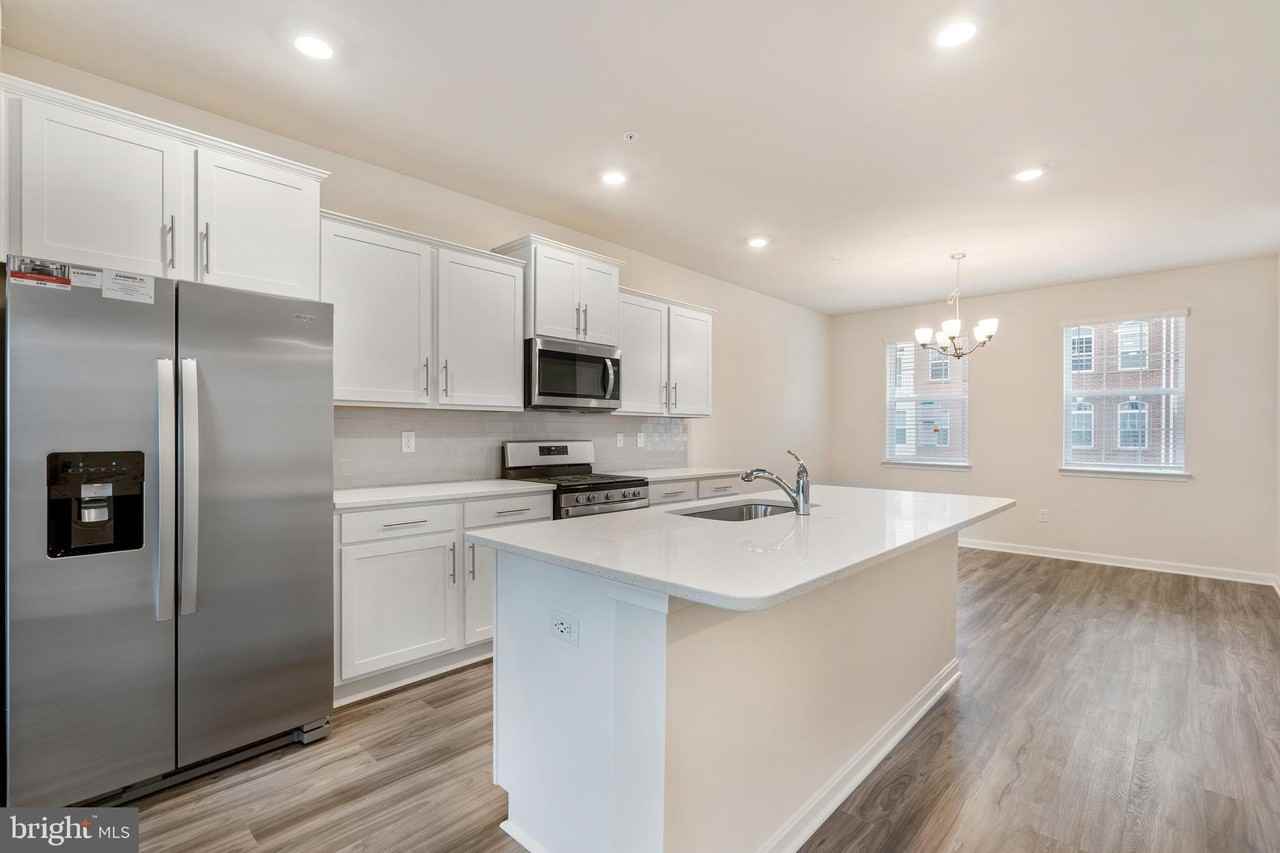 7106 Delegate Pl - Photo 7 of 33