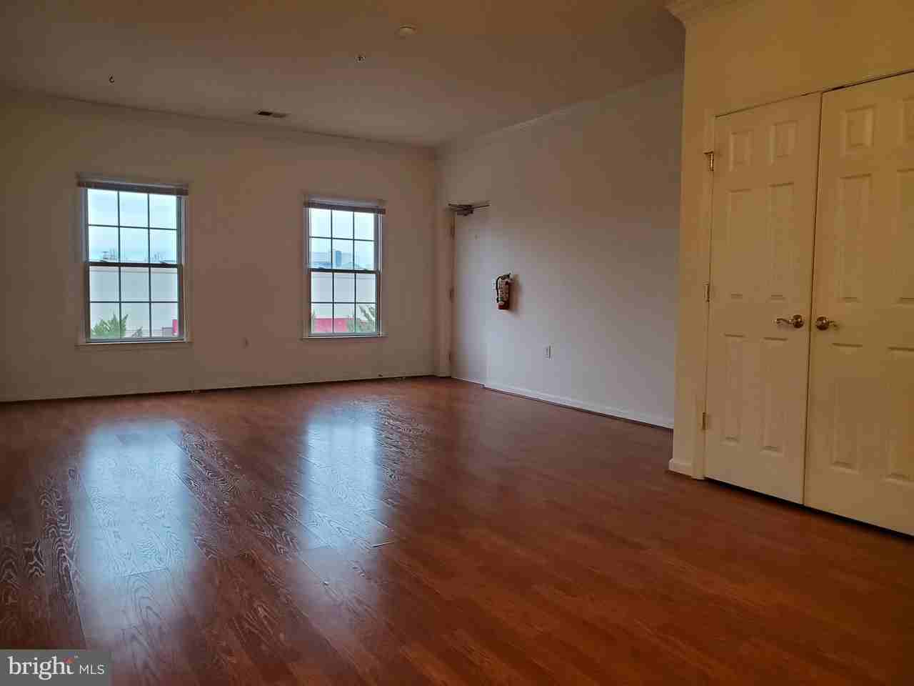 420 Main St Apt 300 #300 - Photo 6 of 22