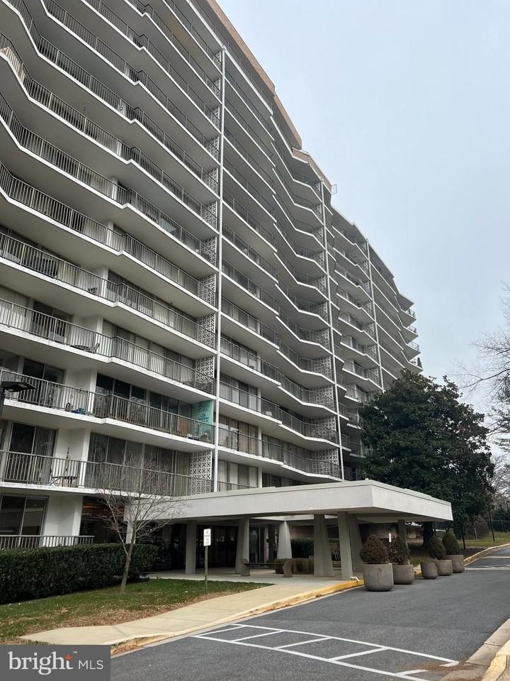 3333 University Blvd W Apt 810 #810 - Photo 2 of 23