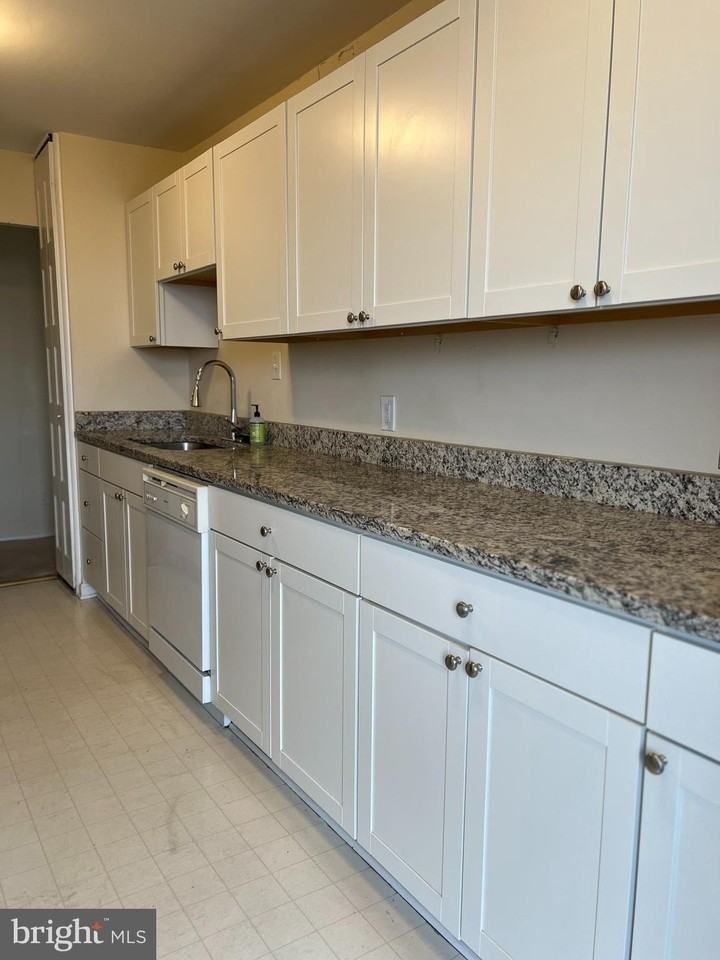 3333 University Blvd W Apt 810 #810 - Photo 5 of 23