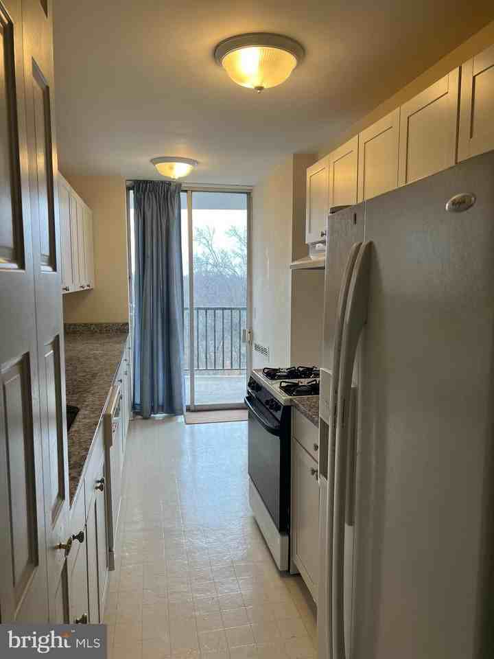 3333 University Blvd W Apt 810 #810 - Photo 6 of 23