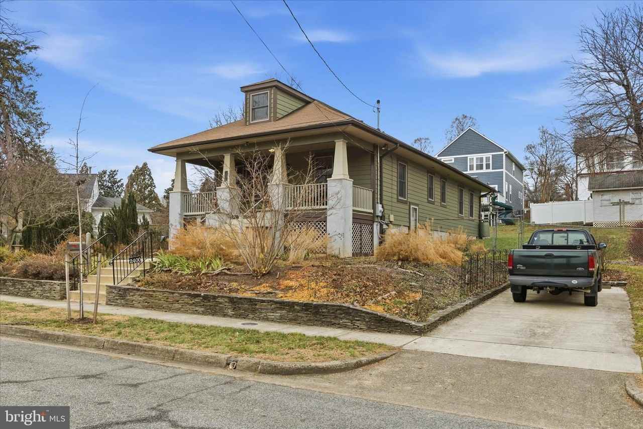 2400 Valley Way - Photo 4 of 46