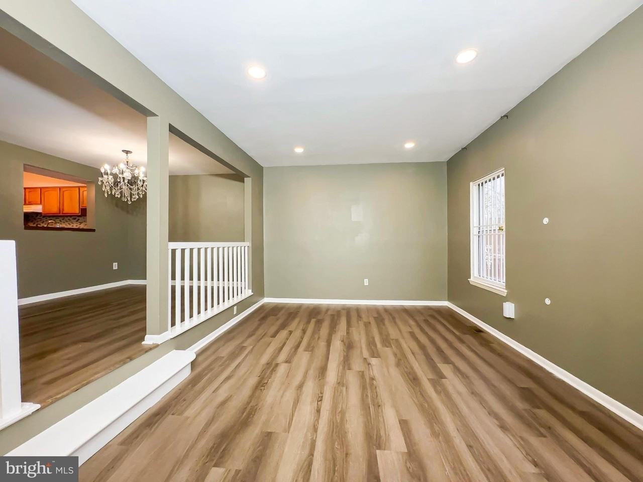 8202 Ashford Blvd - Photo 3 of 26