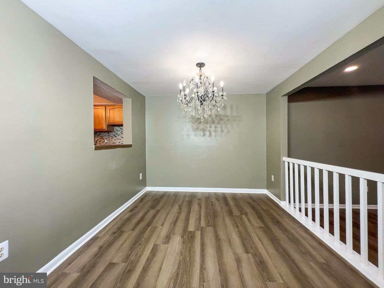 8202 Ashford Blvd - Photo 7 of 26