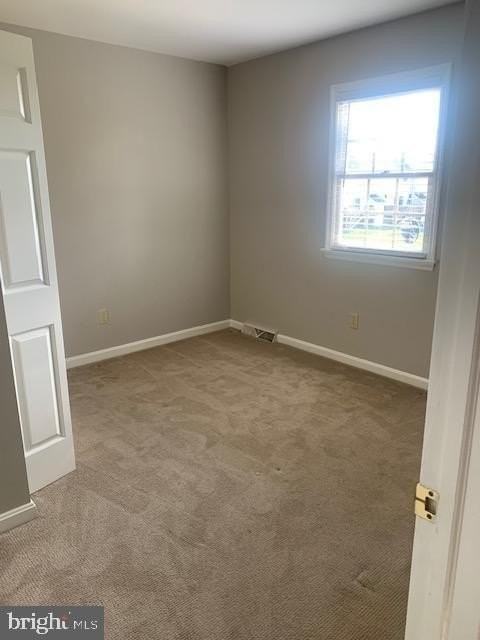 39 Laurie Ln - Photo 6 of 8