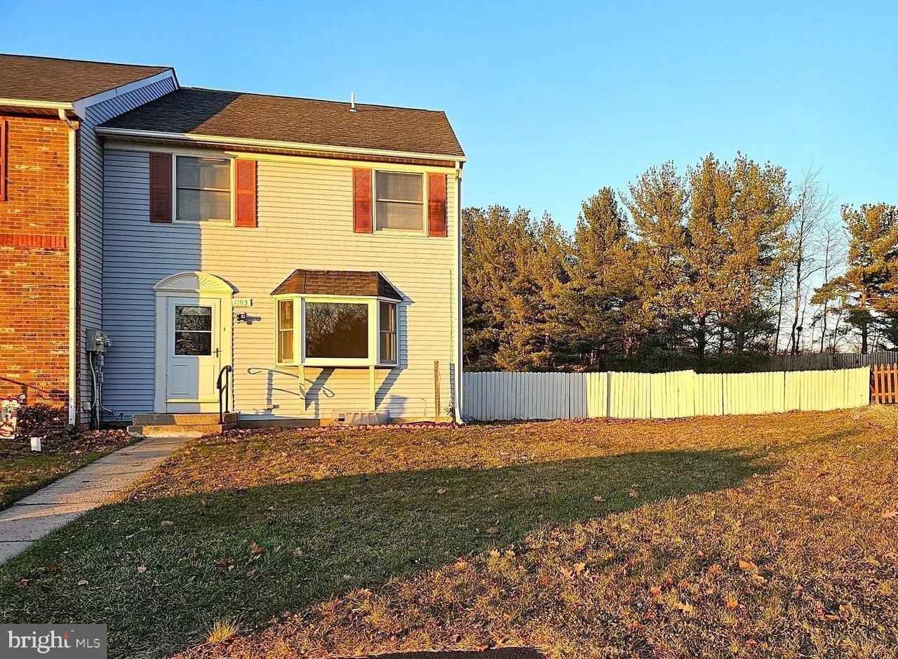 1103 Stoneham Cir - Photo 2 of 20