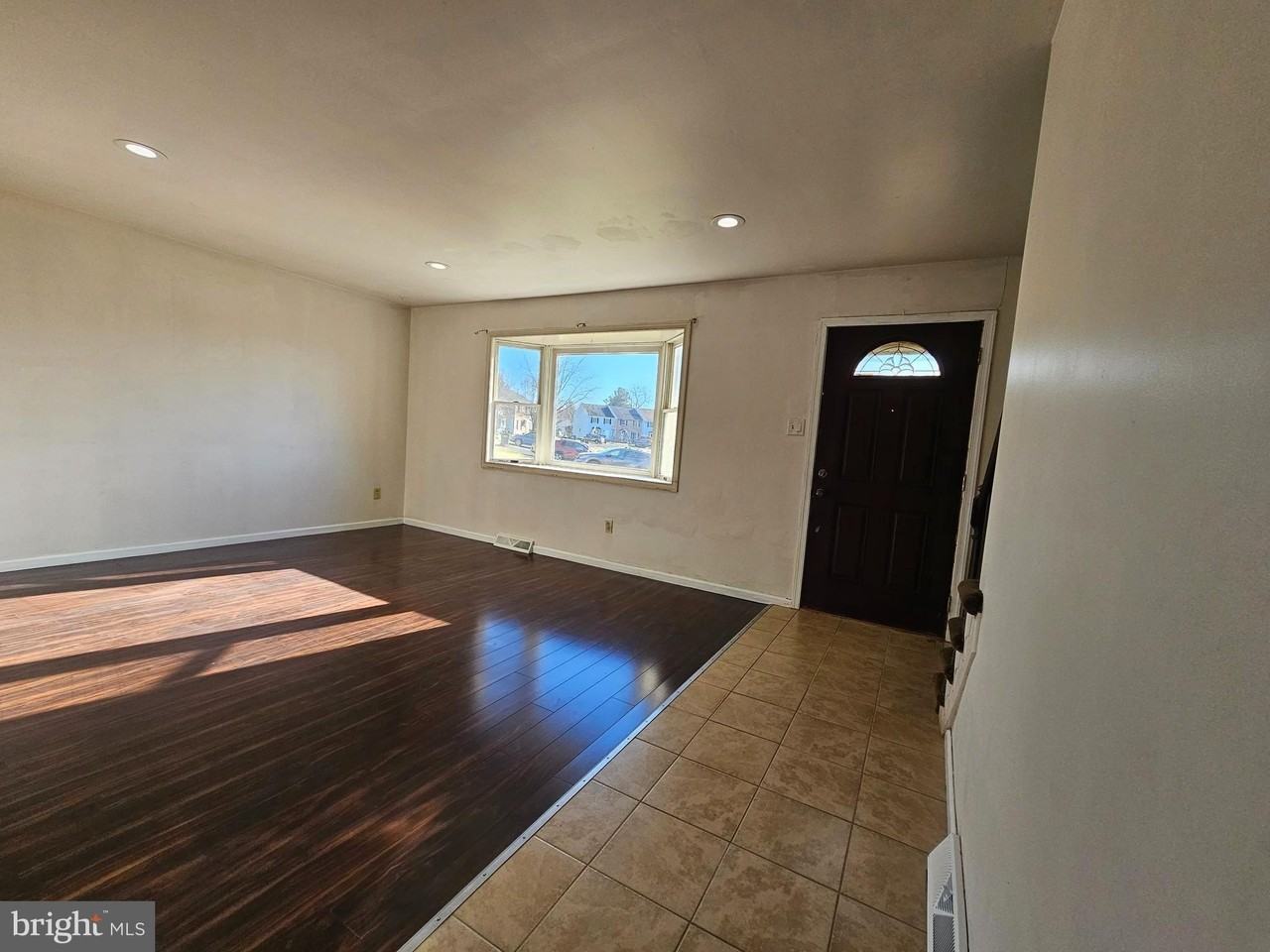 1103 Stoneham Cir - Photo 3 of 20