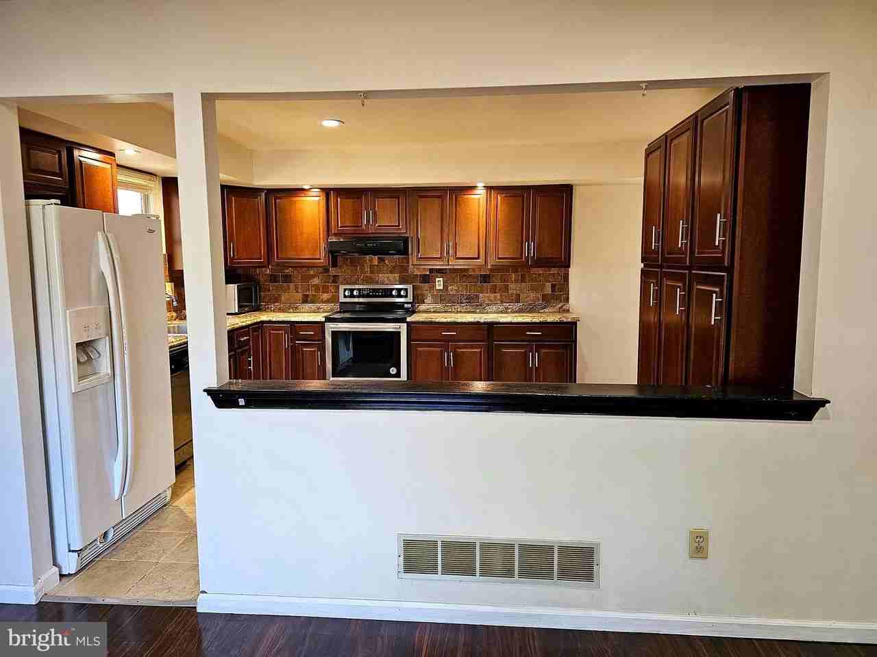 1103 Stoneham Cir - Photo 7 of 20