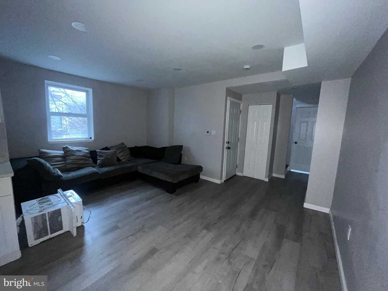 6413 Buist Ave - Photo 4 of 15