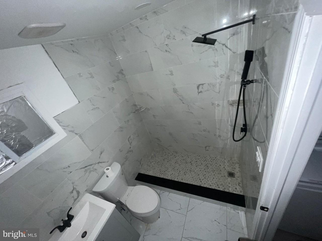 6413 Buist Ave - Photo 5 of 15